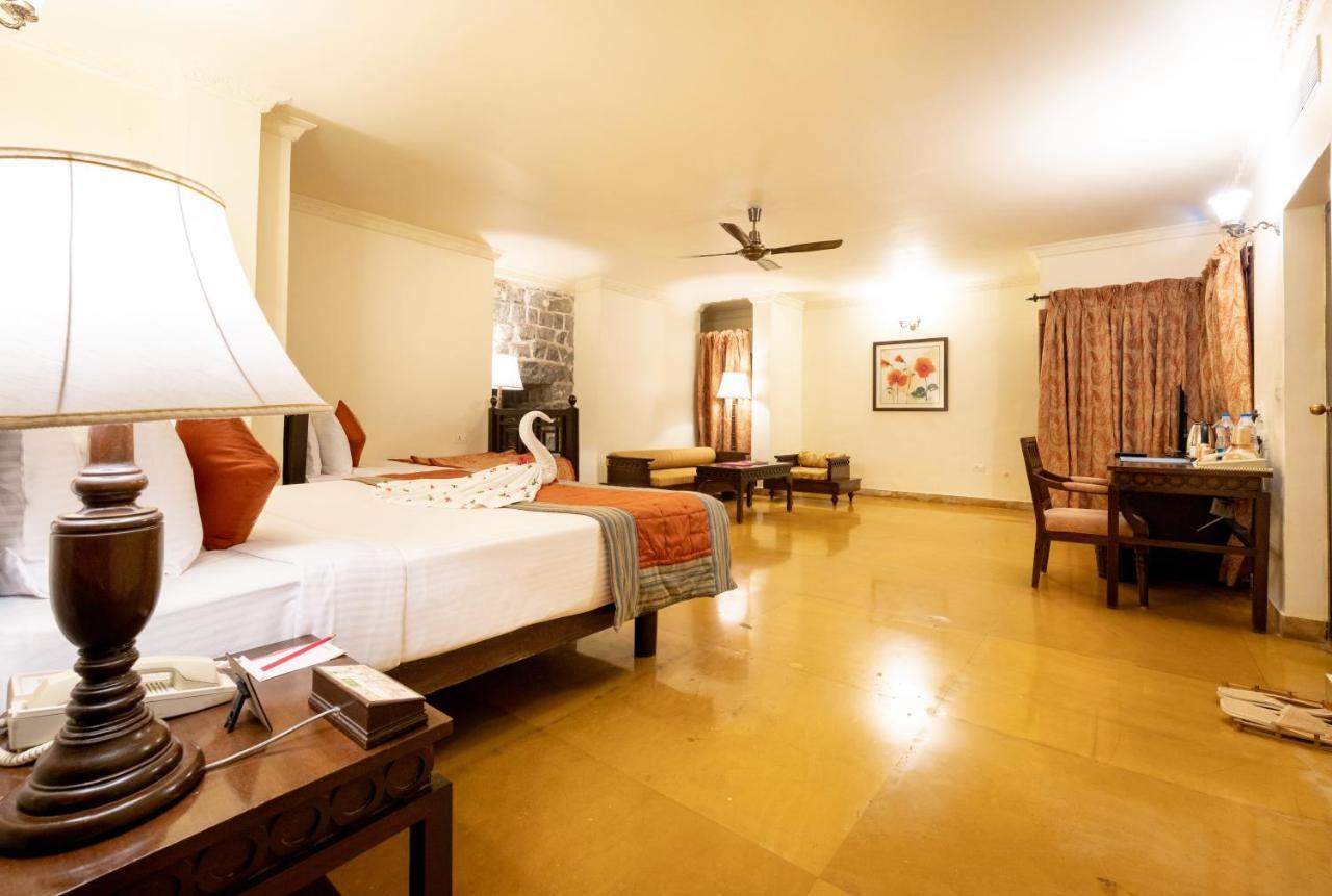 Fort Jadhavgadh -A Gadh Heritage Hotel Sasvad Exterior foto