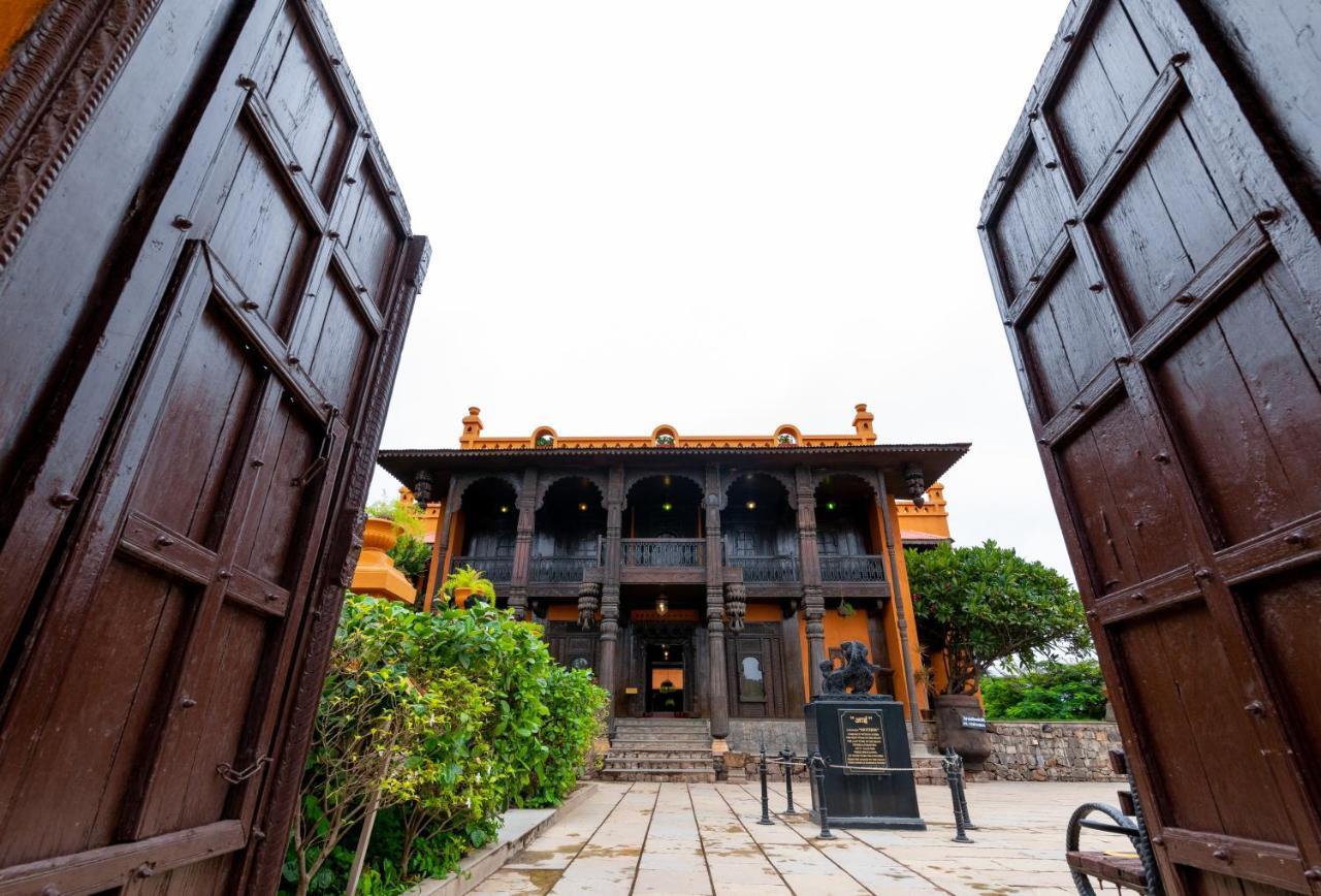 Fort Jadhavgadh -A Gadh Heritage Hotel Sasvad Exterior foto